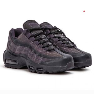 Like New Nike Air Max 95 Lx Women's Sneakers - Black and Purple